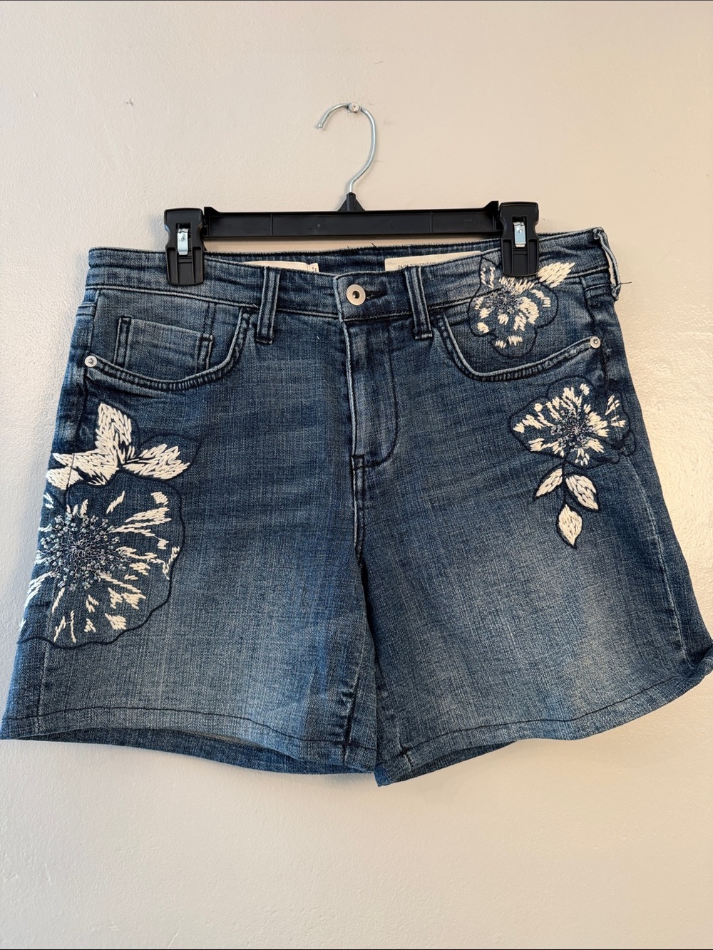 Pilcro embroidered jeans shorts 28 slim boyfriend